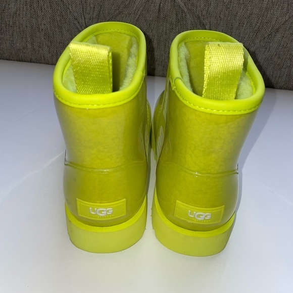 New Ugg Classic Clear Mini women size 6